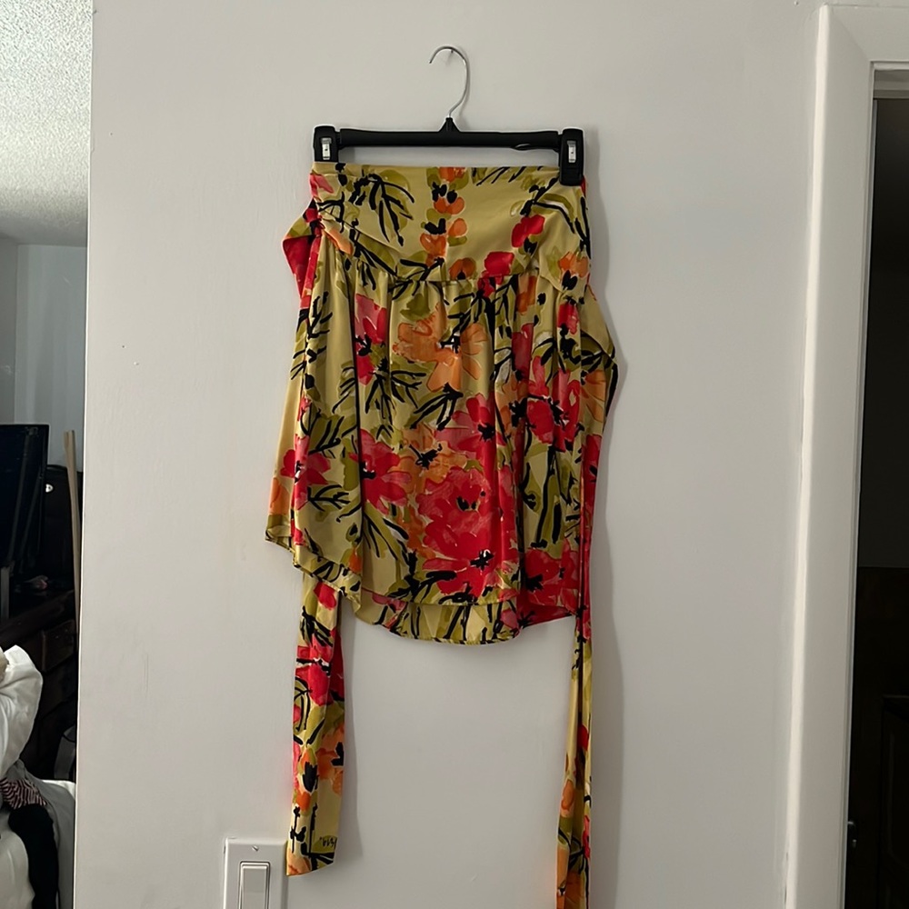 Sleeve less / tube top / flowy shirt / floral / colorful